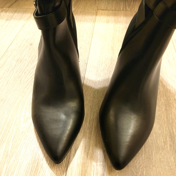 CP | Black | Leather/ Elastic | Cross Strap |Kitten Heel Boots | Size: 8 M - Picture 5 of 8